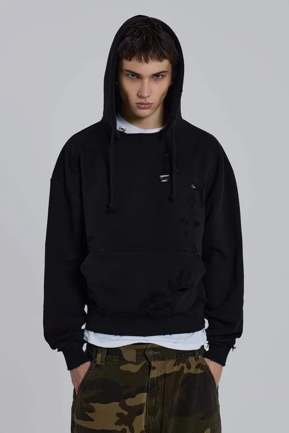 Pullover Bitten Hoodie in Black